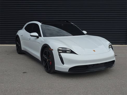 Used 2023 Porsche Taycan 4S image 9