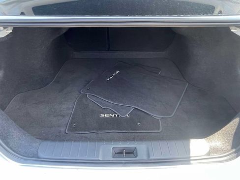 Used 2025 Nissan Sentra SR FWD image 9