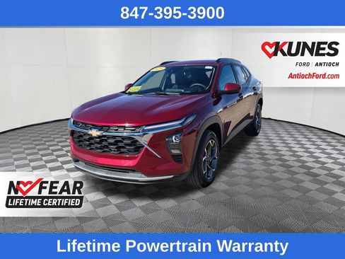 Used 2025 Chevrolet Trax LT image 3