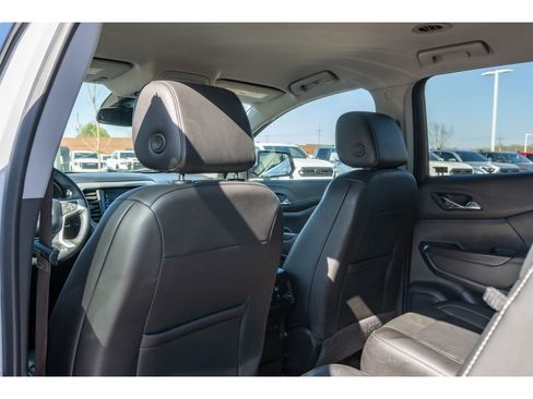 Used 2023 GMC Acadia SLT image 11