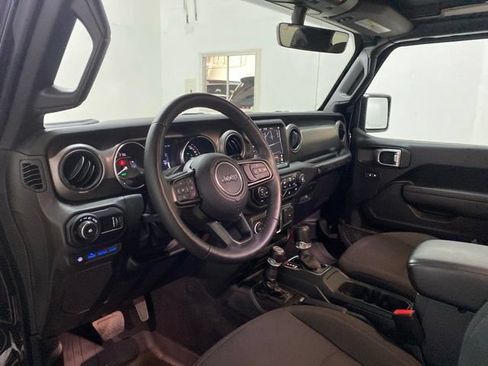 Used 2023 Jeep Wrangler Unlimited w/ Sun & Screen Package AWD/4WD image 17