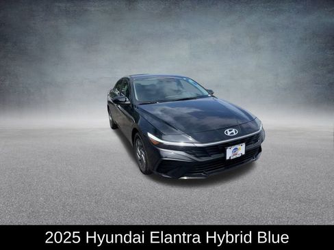 Used 2025 Hyundai Elantra Blue image 3