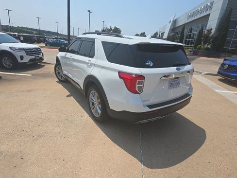 Used 2021 Ford Explorer XLT w/ Equipment Group 202A AWD/4WD image 7