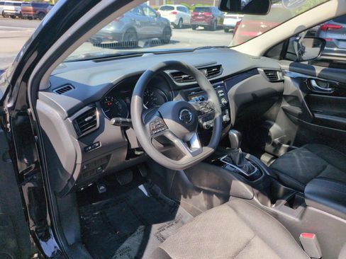 Used 2018 Nissan Rogue Sport SV FWD image 13
