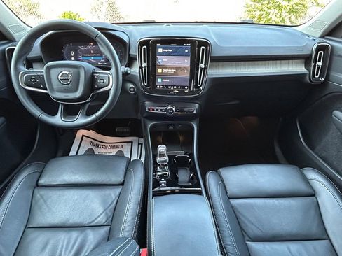 Used 2023 Volvo XC40 B5 Plus image 10