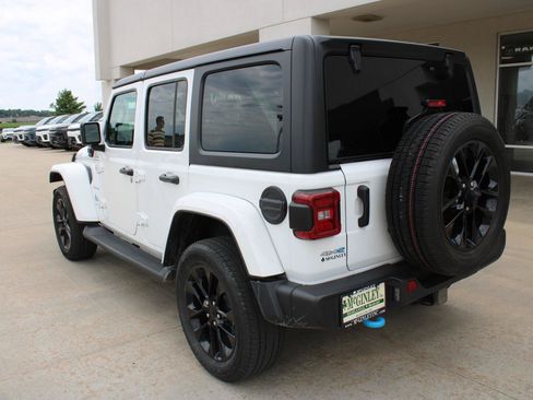 Used 2023 Jeep Wrangler Unlimited Sahara w/ Cold Weather Group AWD/4WD image 9