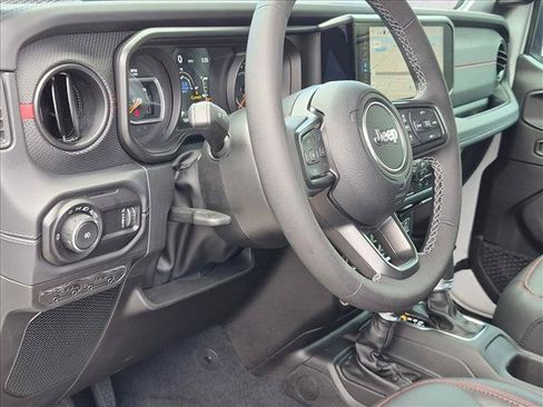 Used 2026 Jeep Wrangler Unlimited Rubicon AWD/4WD image 9