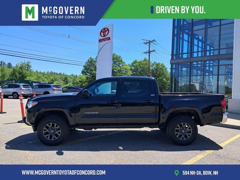 Used 2023 Toyota Tacoma SR5 AWD/4WD image 2