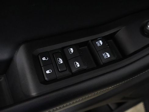 Used 2023 Jeep Grand Cherokee Laredo AWD/4WD image 36