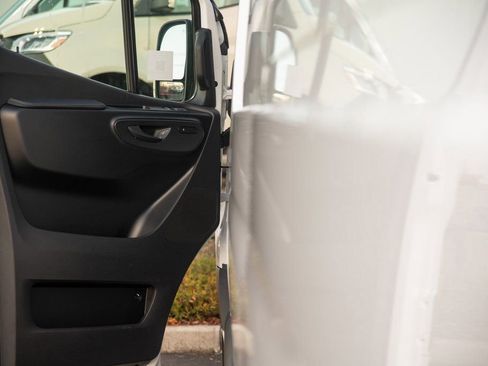 Used 2025 Mercedes-Benz Sprinter 2500 image 25