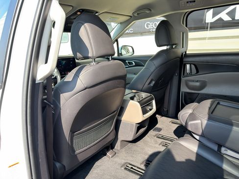 Certified 2026 Kia Carnival LXS FWD image 14