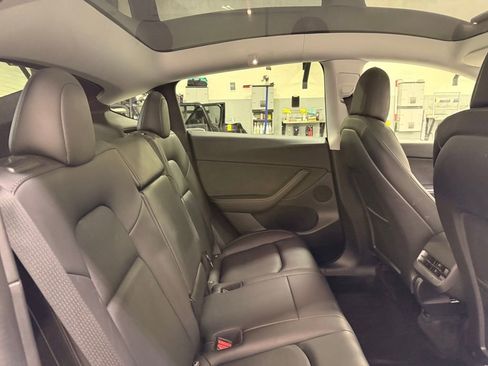 Used 2022 Tesla Model Y Long Range image 24