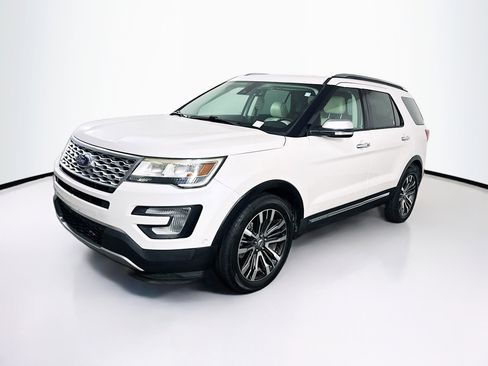 Used 2017 Ford Explorer Platinum image 3