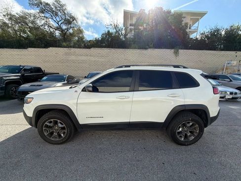 Used 2019 Jeep Cherokee Trailhawk w/ Cold Weather Group AWD/4WD image 2