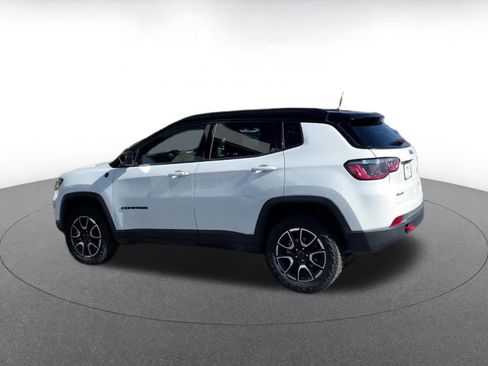 Used 2025 Jeep Compass Trailhawk image 10