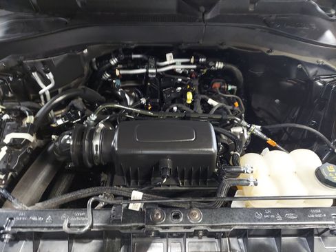 Used 2023 Ford Explorer XLT RWD image 28