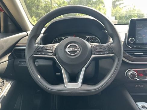 Used 2024 Nissan Altima 2.5 SV FWD image 18