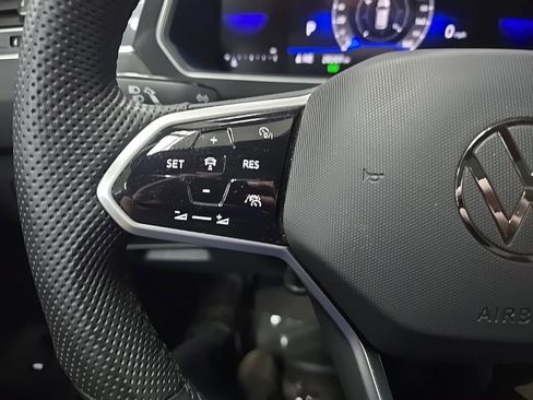 Used 2024 Volkswagen Tiguan SE R-Line image 20