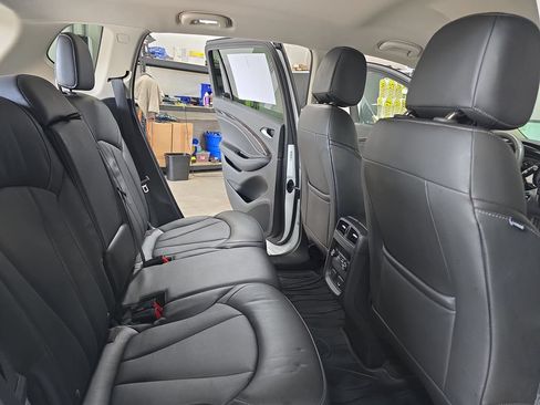 Used 2020 Buick Envision Essence FWD image 11