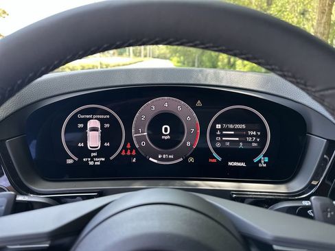 Certified 2025 Porsche Cayenne AWD/4WD image 11