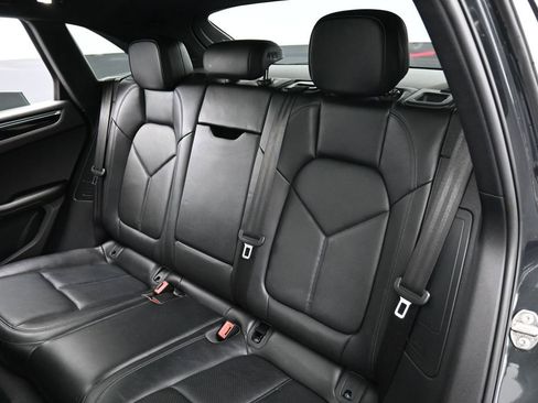 Certified 2022 Porsche Macan AWD/4WD image 22