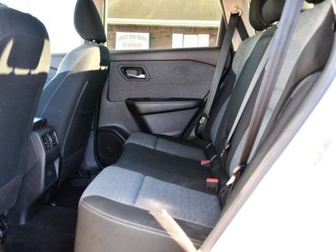 Used 2023 Nissan Rogue SV image 14