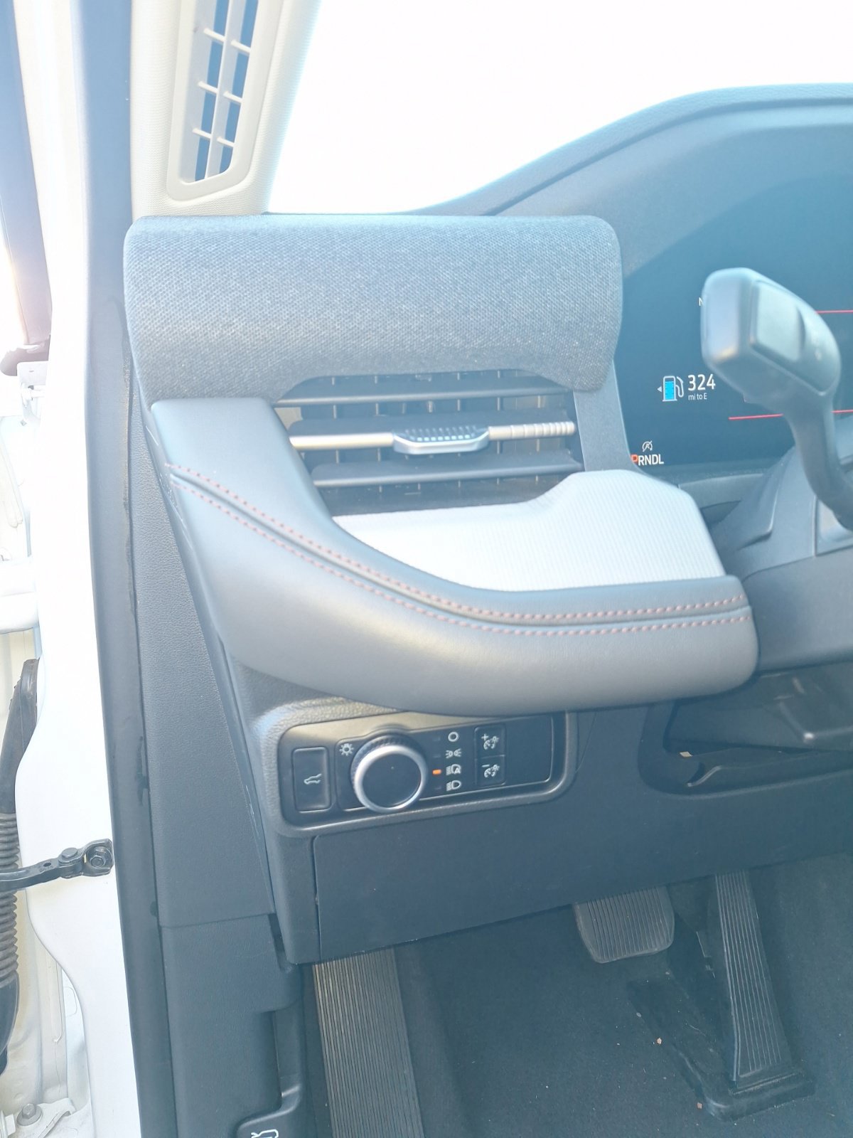 Used 2025 Ford Explorer Active RWD image 14