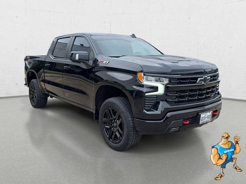 Used 2024 Chevrolet Silverado 1500 LT Trail Boss w/ Convenience Package II AWD/4WD image 3