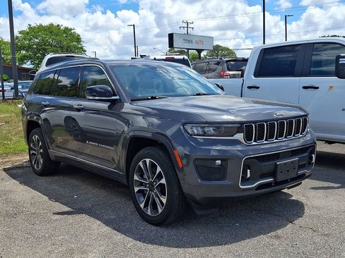 Used 2021 Jeep Grand Cherokee L Overland w/ Luxury Tech Group IV AWD/4WD image 2