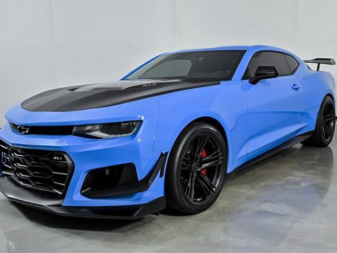 Used 2022 Chevrolet Camaro ZL1 RWD image 5