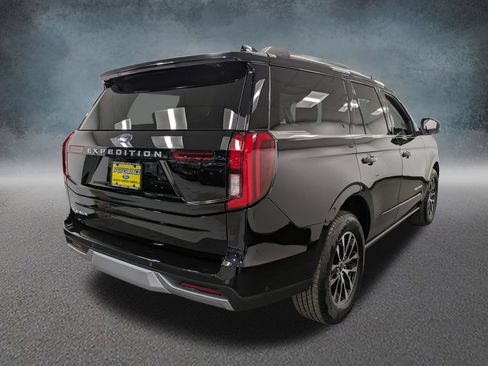 Used 2025 Ford Expedition Platinum AWD/4WD image 4