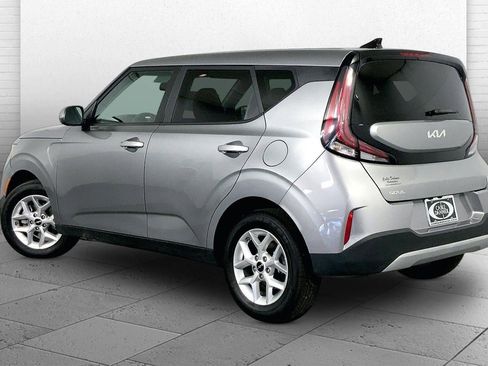 Certified 2025 Kia Soul LX w/ LX Technology Package FWD image 11