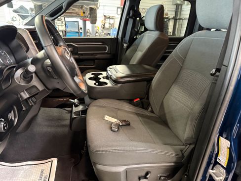 Used 2024 RAM 2500 Big Horn w/ Night Edition AWD/4WD image 43