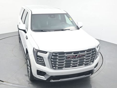 Used 2025 GMC Yukon XL Denali image 4