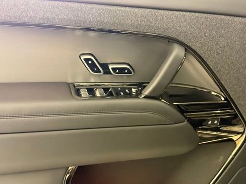 Used 2025 Land Rover Range Rover Sport SE AWD/4WD image 12