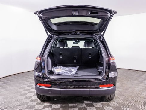 New 2025 Jeep Grand Cherokee Altitude image 35