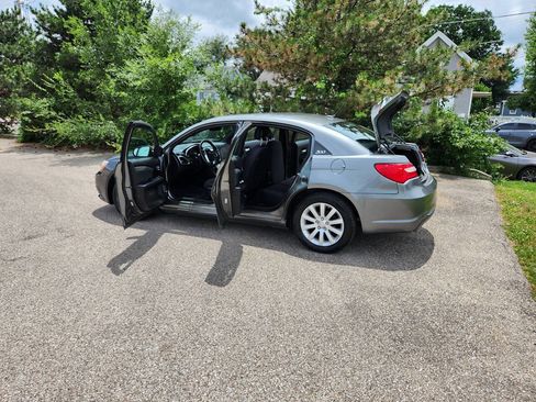 Used 2012 Chrysler 200 Touring FWD image 26