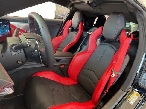 Used 2025 Chevrolet Corvette Stingray Preferred Cpe w/ 2LT image 18