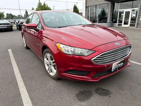 Used 2018 Ford Fusion SE w/ Fusion SE Technology Package FWD image 8