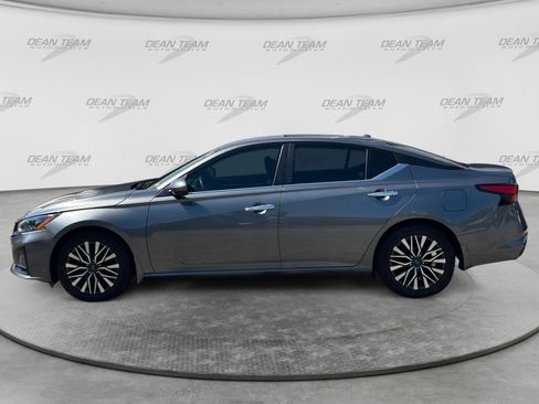 Used 2023 Nissan Altima 2.5 SV FWD image 4