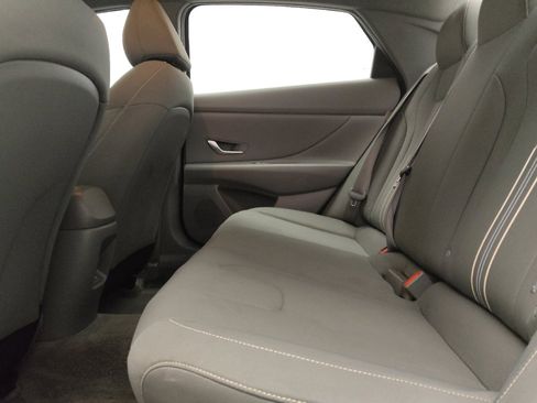 Used 2024 Hyundai Elantra SEL FWD image 18