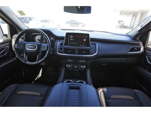 Used 2024 GMC Yukon AT4 w/ Technology Package image 9