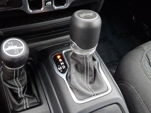 Used 2021 Jeep Wrangler Unlimited Sahara AWD/4WD image 16