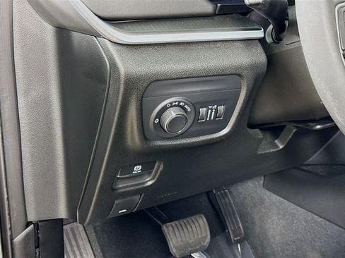 Used 2024 Jeep Grand Cherokee L Laredo RWD image 10