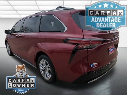 Used 2024 Toyota Sienna Limited image 2