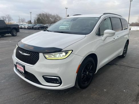 Used 2022 Chrysler Pacifica Touring-L FWD image 7