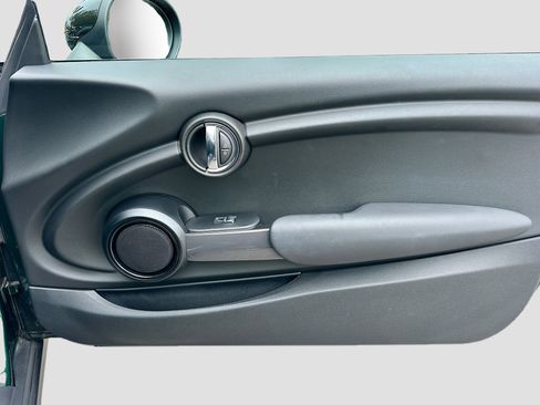 Used 2018 MINI Cooper 2-Door Hardtop image 30