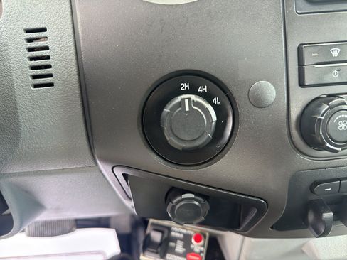 Used 2015 Ford F550 4x4 Regular Cab Super Duty image 14