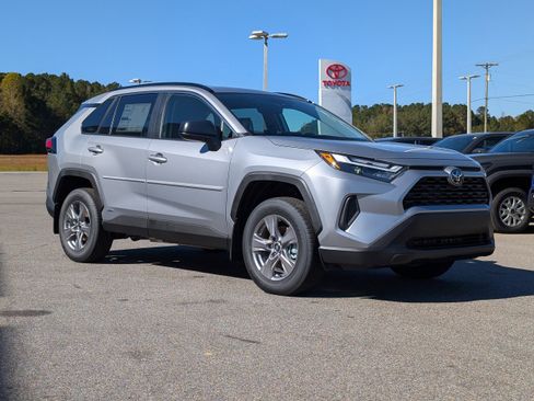 New 2025 Toyota RAV4 LE image 7
