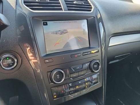 Used 2019 Ford Explorer XLT w/ Equipment Group 202A image 16